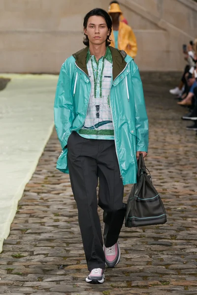 Look 32